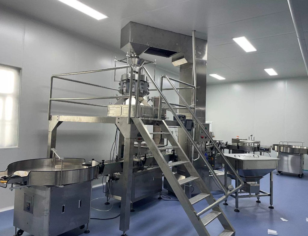 Weigh-and-fill line in the packaging cleanroom